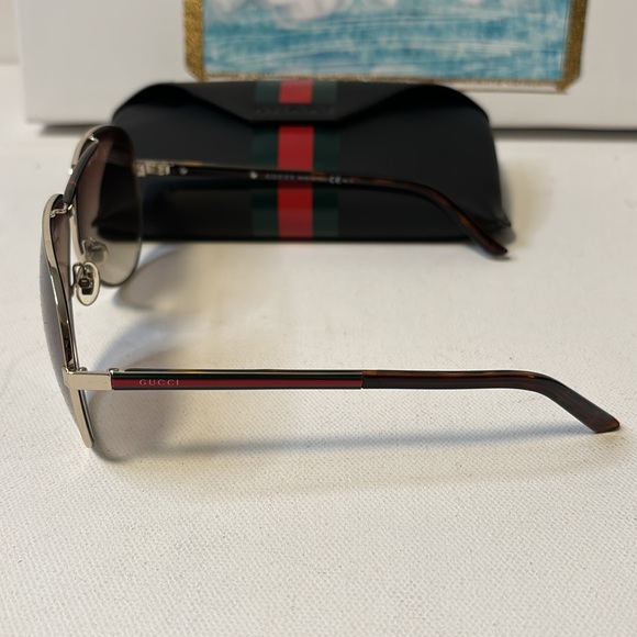 Shelly Drop Gucci Sunglasses with Case - Picture 4 of 8